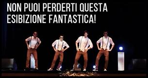 Quattro amici si esibiscono in un classico degli anni 60.  Accendono la serata in modo memorabile a ritmo di musica