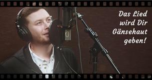Andere Stars haben sich Scotty McCreery angeschlossen, um "Angels Among Us" zu singen, um einen speziellen Zweck, der uns allen am Herzen liegt, zu unterstützen
                                    