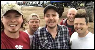 Este 5 Irmãos, Fazendeiros e Bonitões, Cantando uma Paródia de "Friends In Low Places" Vai Fazer o Seu Dia