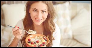 Lebensmittel, die Du auf leeren Magen essen kannst und welche Du vermeiden solltest