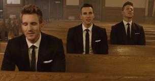 3 mannen zingen een prachtige versie van de hit van de Beatles. Zo'n vertolking heb je nog nooit meegemaakt.