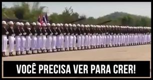 Soldados Caem Como Dominós Após Realizar Incríveis Apresentações Sincronizadas