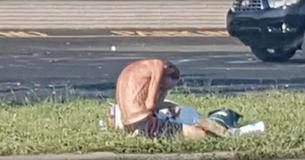 Hij nam een foto van een 'vel over been' dakloze man, verwachtte niet dat broer het online zou zien