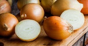 The Benefit Of Cutting An Onion And Leaving It On Your Bedside Table