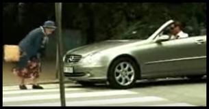 Deze oude vrouw leerde een onbeschofte automobilist een lesje dat hij niet snel zal vergeten