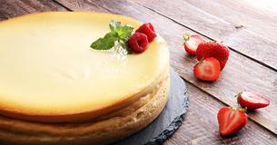 Für diesen Käsekuchen brauchst Du nur drei Zutaten