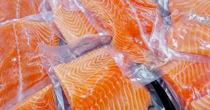This is The Reason Why You Should NEVER Thaw Frozen Fish In Its Packaging
