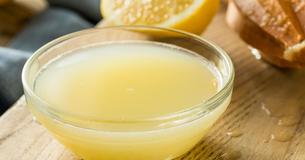 Dieses natürliche Hausmittel hilft bei Blasenentzündung: Meerrettich-Zitronensaft