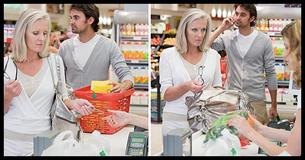 Begeleider verdedigt beledigde kassamedewerker nadat rijke klant haar dom noemt