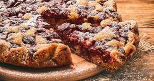 Der saftige Kirschkuchen, bei dem Du alles mit einer Tasse abmessen kannst