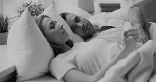 10 Dingen waar vrouwen onmiddellijk mee moeten stoppen tijdens hun relatie