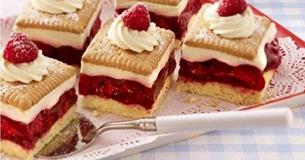 Butterkekskuchen mit Pudding und Himbeeren: ein super Dessert 