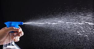 Ce nettoyant simple pour baignoire et douche fait maison est le seul dont vous aurez toujours besoin