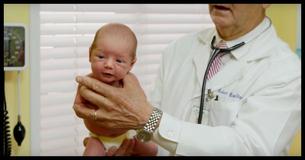 De verbazingwekkende truc van deze kinderarts kan een baby laten stoppen met huilen in slechts 5 seconden