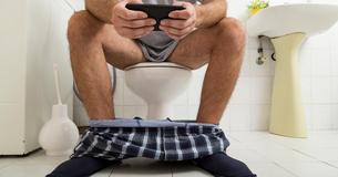 Männer sitzen jährlich 7 Stunden auf der Toilette - Um endlich ungestört zu sein