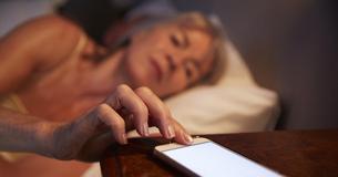 Volgens onderzoek kunnen ouders nog steeds niet slapen door zich zorgen maken over hun volwassen kinderen