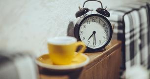 Der kaffeekochende Wecker