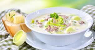 Leckere und kalorienarme Hackfleisch-Käse-Suppe für kühle Herbsttage