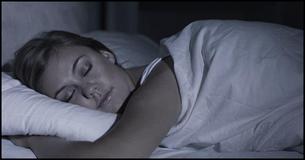 Tu te réveilles entre 3h et 5h du matin ? Tu es peut-être en plein éveil spirituel