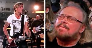 Keith Urban speelt 'To Love Somebody' als eerbetoon aan Bee Gees