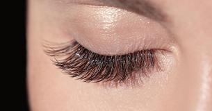 10 méthodes pour obtenir de longs cils en un mois