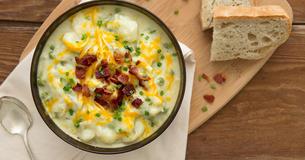 Köstliche Kartoffelsuppe mit Speck und Käse als Geheimzutaten 