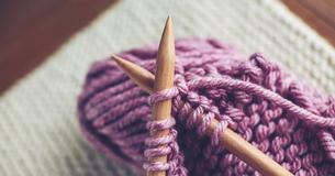 So stellst Du in nur 1,5 Stunden Deine eigene Kuscheldecke her