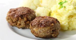 Frikadellen mit Kartoffelbrei und Soße - klassisch lecker