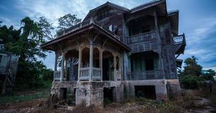 Choose Your Own Haunted House Adventure And We'll Tell You What You Should Be For Halloween