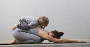A Guide To Yoga With Your Child: 15 Fun & Simple Minutes To Bring You Closer Together