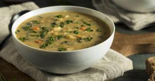 Kohlrabisuppe mit Hackfleisch - Low-Carb und lecker