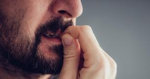 Nagelbijtende man overlijdt bijna aan sepsis