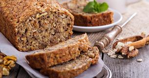 Gesundes Eiweißbrot mit Nüssen