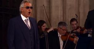 Les invités du mariage royal ont été stupéfaits par les deux belles performances d'Andrea Bocelli