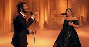 Josh Groban et Kelly Clarkson chantent en duo la chanson "All I Ask" tirée de "Phantom of the Opera"