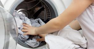 Deze 7 dingen moet je nooit in de wasmachine doen