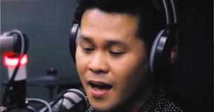 90 Sekunden nachdem er "The Prayer" singt, verwandelt sich die Stimme des Menschen plötzlich und es geht total viral