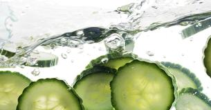 Drei Zubereitungsarten für Detox-Wasser - für einen schlankeren und straffen Bauch 