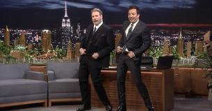 John Travolta bewijst ook na 40 jaar  dat hij de meiden nog steeds kan laten zwijmelen met iconische dans uit Grease