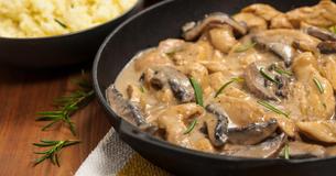 Geschmackserlebnis: Hähnchen-Auflauf mit Champignons & Feta