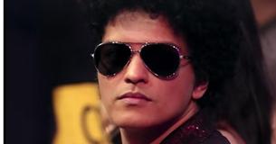 Le chanteur Bruno Mars paye le repas de Thanksgiving de 24 000 familles dans le besoin