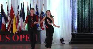 Un duo de danseurs âgés de 15 ans fait tourner la tête à la foule et aux juges avec une routine de vrais champions