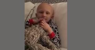 Vier jaar oude jongen die lijdt aan kanker wordt minuten voor zijn overlijden wakker uit zijn coma en zegt tegen zijn moeder: 'I Love You'