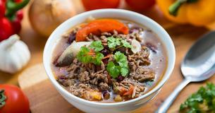 Perfekt für jede Diät: Gemüsesuppe mit Hackfleisch