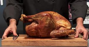 Chef onthult de juiste manier om een kalkoen te snijden, wat de meeste mensen verkeerd doen