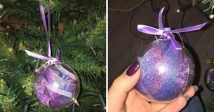 Une grand-mère achète des " décorations de Noël scintillantes ", sa petite-fille n'en croit pas ses yeux lorsqu'elle découvre ce qu'il y a à l'intérieur