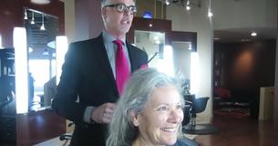 The Makeover Guy laat grijsharige vrouw zien hoe ze stijlvol oud moet worden