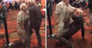 Un couple âgés attire tout le monde au casino avec leur danse glissante