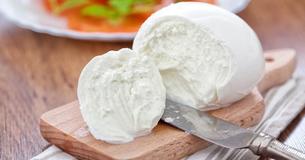 Mozzarella selber machen mit nur 3 Zutaten