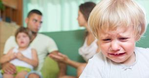 Deshalb solltest Du niemals einen Streit vor Kinder austragen